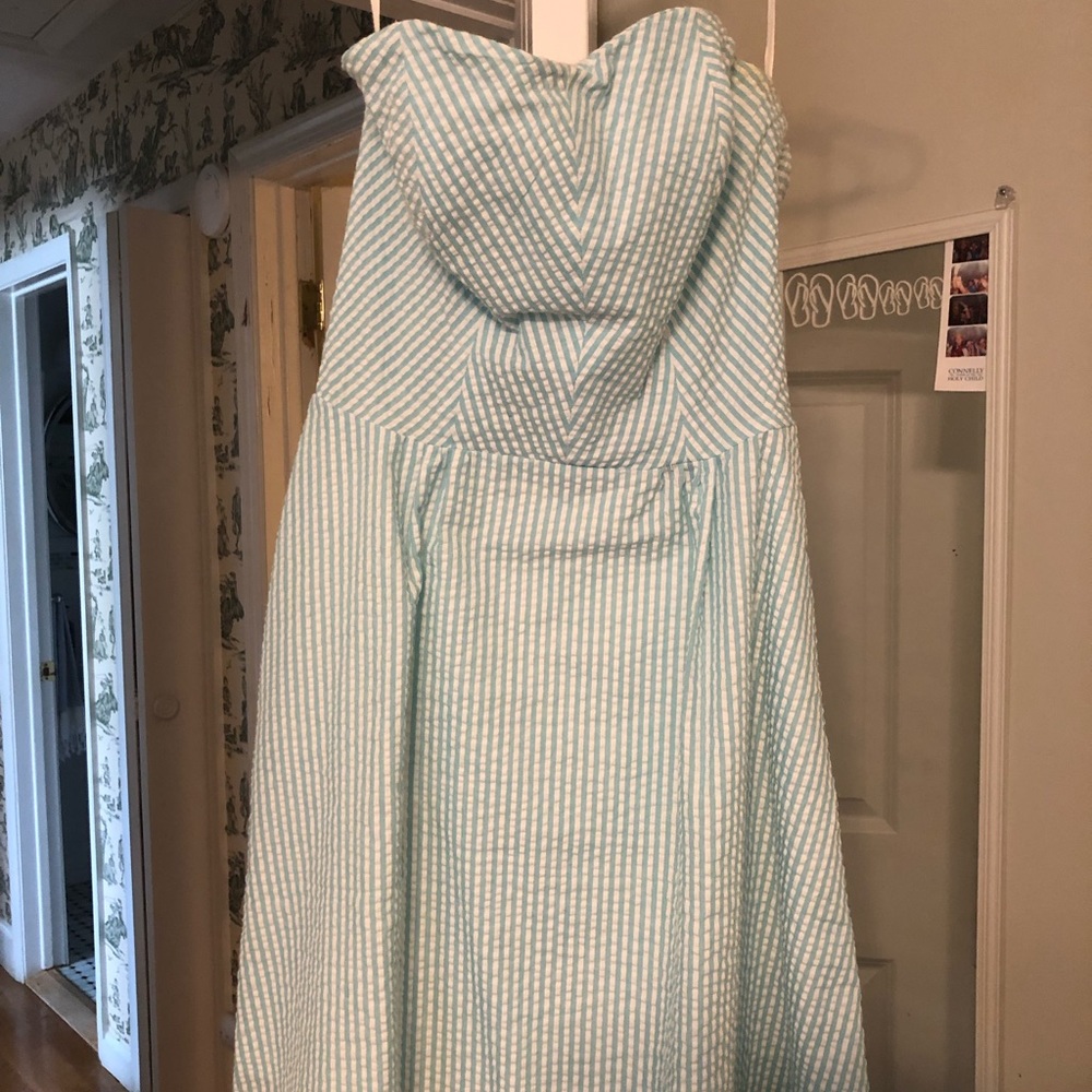 Strapless summery dress